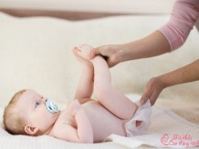 Nguyên nhân và cách xử lý trẻ sơ sinh bị tiêu chảy