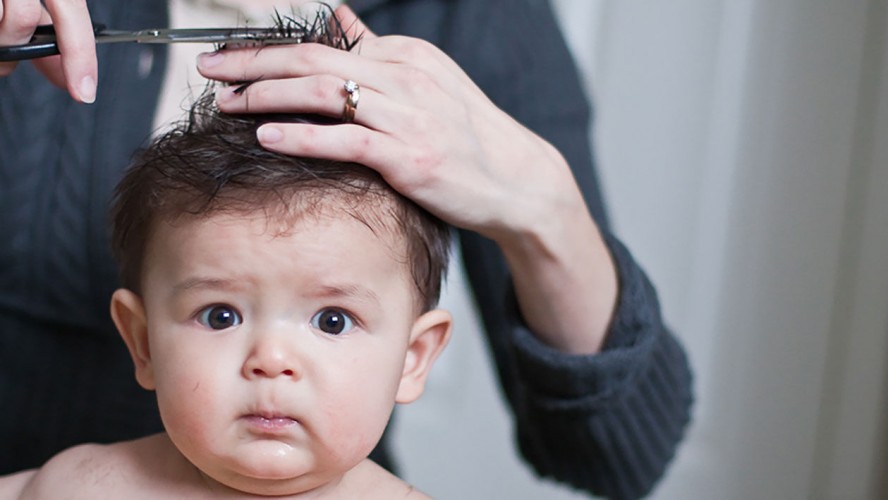 Có nên cắt tóc máu cho trẻ sơ sinh? Những điều cần lưu ý