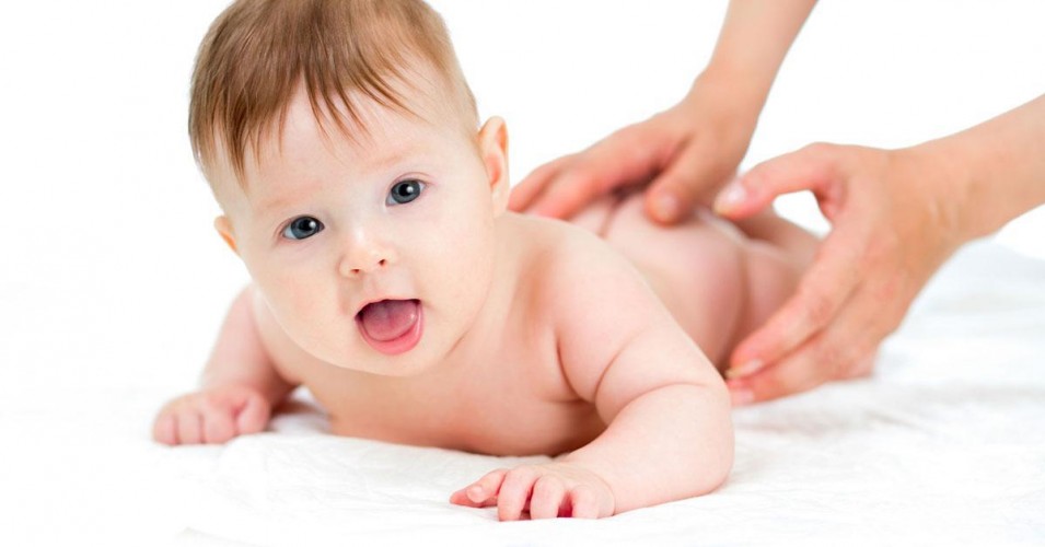 Trẻ sơ sinh bị nấc cụt, nguyên nhân và cách chữa