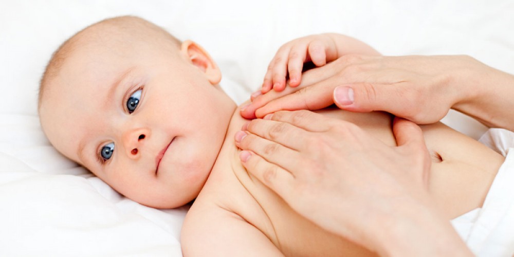 Hướng dẫn chi tiết cách massage cho trẻ sơ sinh đúng cách