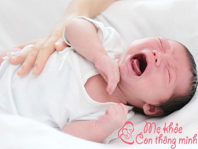 Mẹo hay khắc phục mọi tình trạng vặn mình ở trẻ sơ sinh 