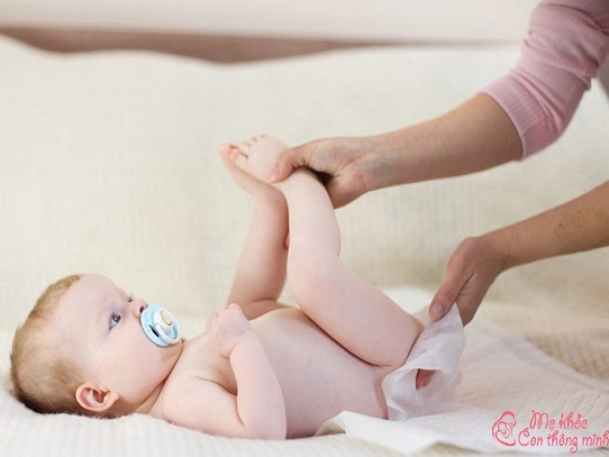Nguyên nhân và cách xử lý trẻ sơ sinh bị tiêu chảy