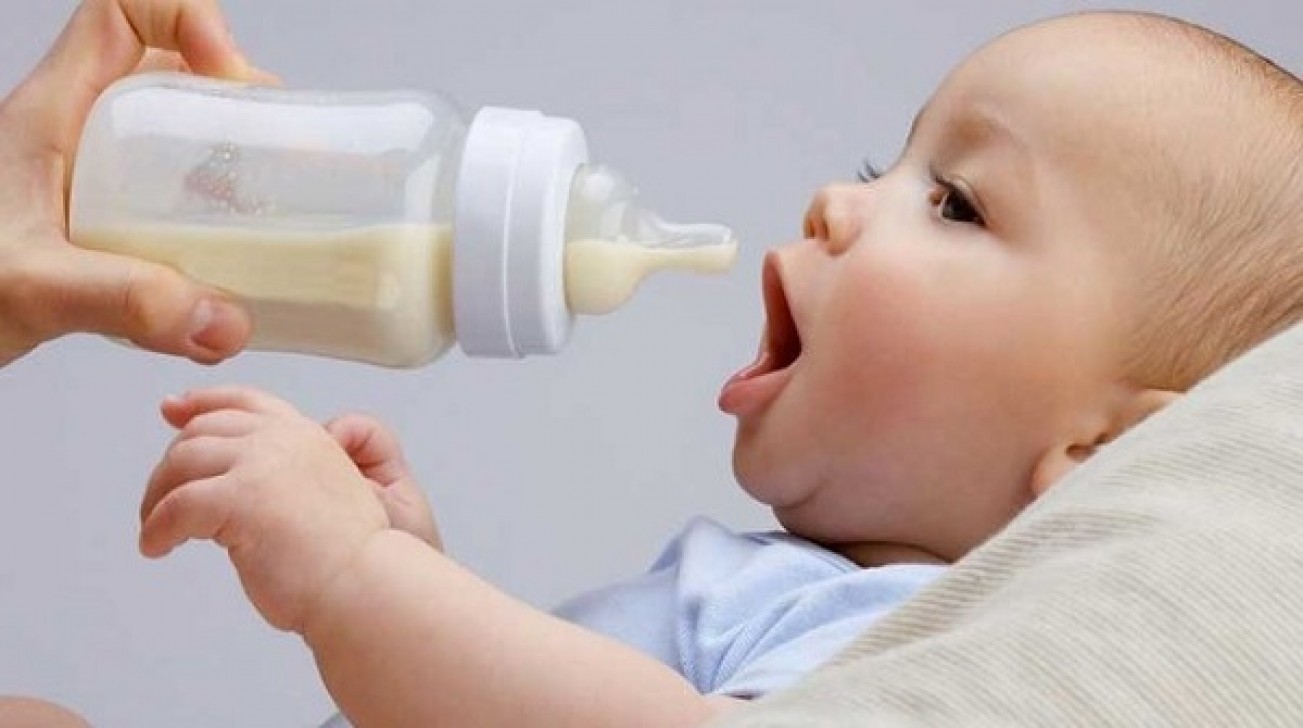 Sữa non là gì? Sữa non có tác dụng gì cho bé?