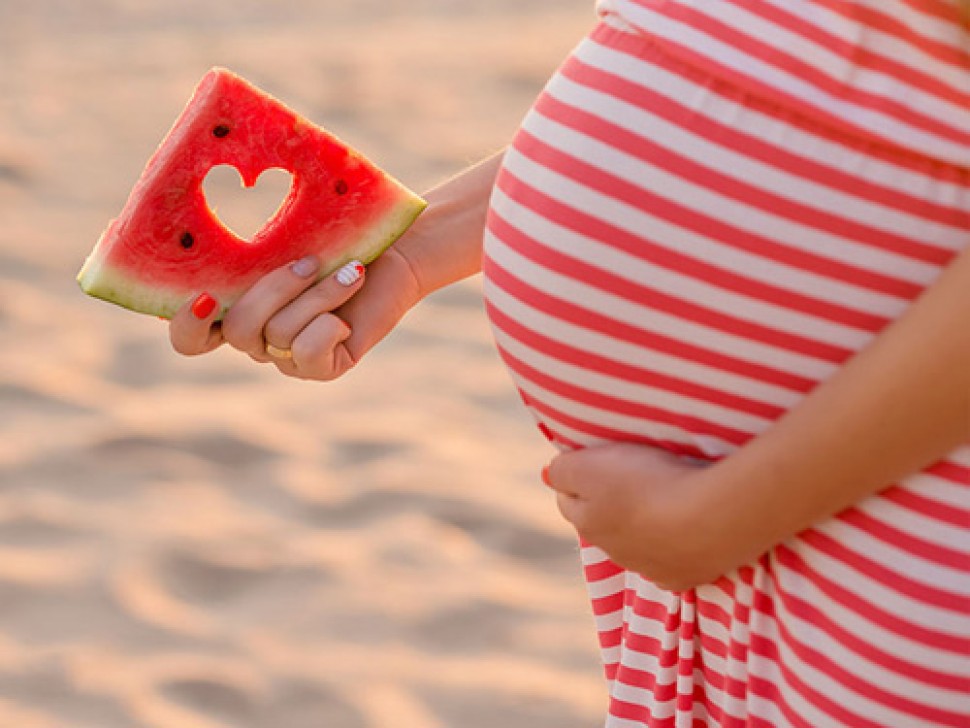 Bầu ăn dưa hấu được không? Ăn bao nhiêu là tốt cho cả mẹ và bé?