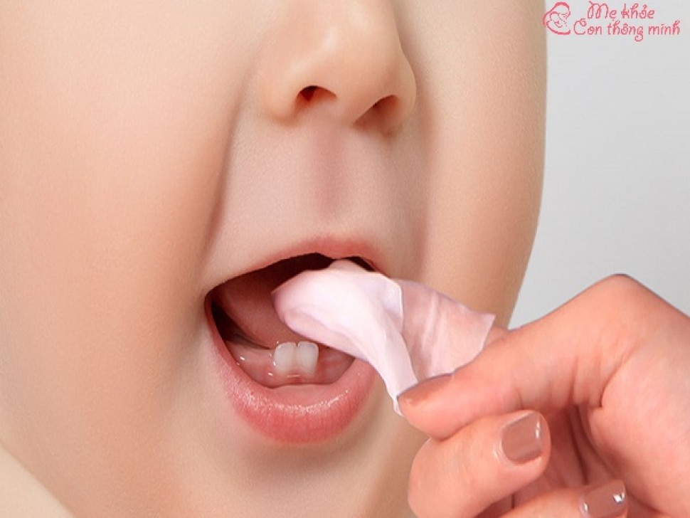 Mách bạn 3 cách rơ lưỡi cho trẻ sơ sinh vừa sạch vừa an toàn