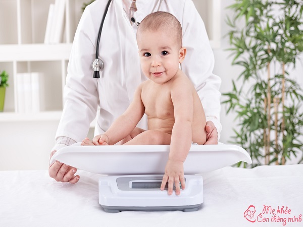 Trẻ sơ sinh tăng cân như thế nào là chuẩn là câu hỏi luôn khiến các mẹ quan tâm. Bởi cân nặng phản ánh sự phát triển khỏe mạnh của trẻ. Cũng chính vì thế mà bài viết hôm nay muốn chia sẻ đến các bạn biểu đồ tăng cân ở trẻ sơ sinh. Các bạn hãy cùng tham khảo nhé.