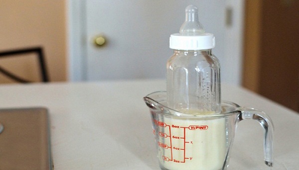 pha sữa công thức với sữa mẹ, pha sữa công thức không đúng liều lượng, pha sữa công thức có nên lắc mạnh, pha sữa công thức đúng cách, pha sữa công thức nước bao nhiêu độ, pha sữa công thức với nước quá nóng